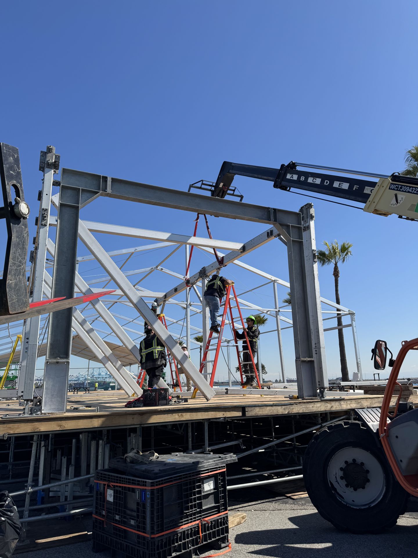Telehandler lifting structure components
